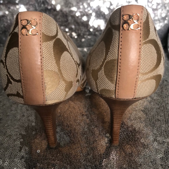 Coach shoes: Front toes out. - Picture 5 of 6